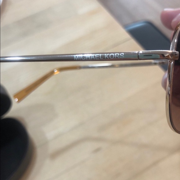 Michael Kors sunglasses with the case and cloth - Picture 3 of 3